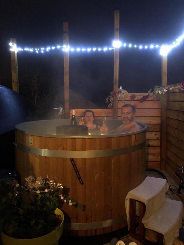 A La Marc'Quize Chambres D'Hotes, Petit Dejeuner Compris, Avec Piscine A Debordement En Exterieur, Bain Nordique A 38 Degres En Prestation Supplement Sur Reservation Horaire Anticipee 1 Place De Parking Gratuite Sur Place Mouxy Exterior foto
