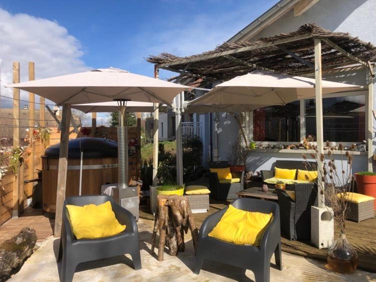 A La Marc'Quize Chambres D'Hotes, Petit Dejeuner Compris, Avec Piscine A Debordement En Exterieur, Bain Nordique A 38 Degres En Prestation Supplement Sur Reservation Horaire Anticipee 1 Place De Parking Gratuite Sur Place Mouxy Exterior foto