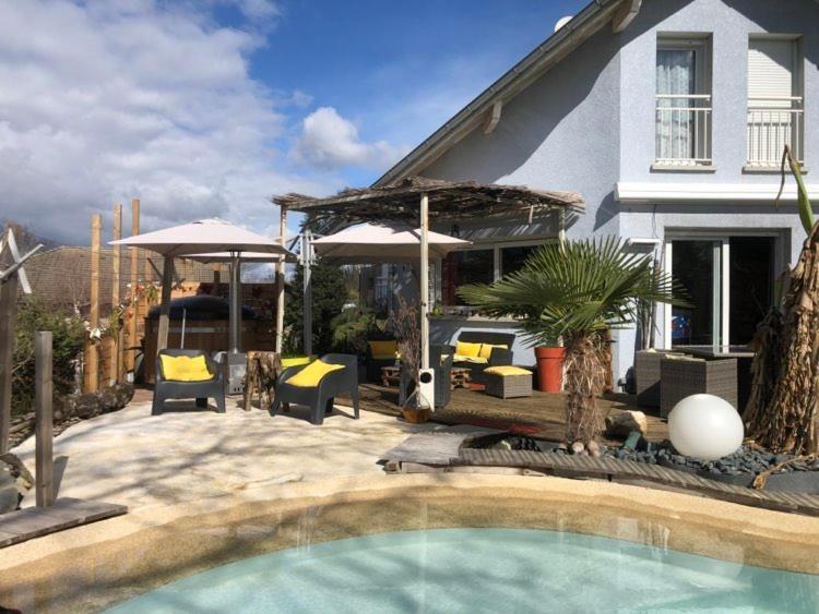 A La Marc'Quize Chambres D'Hotes, Petit Dejeuner Compris, Avec Piscine A Debordement En Exterieur, Bain Nordique A 38 Degres En Prestation Supplement Sur Reservation Horaire Anticipee 1 Place De Parking Gratuite Sur Place Mouxy Exterior foto