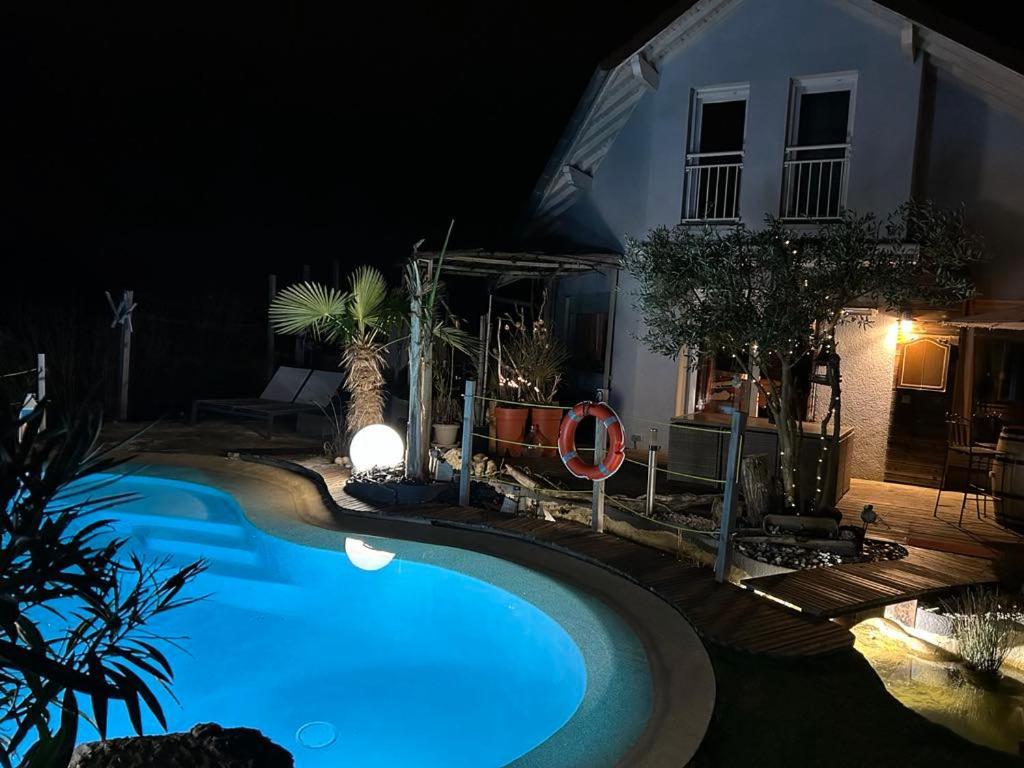 A La Marc'Quize Chambres D'Hotes, Petit Dejeuner Compris, Avec Piscine A Debordement En Exterieur, Bain Nordique A 38 Degres En Prestation Supplement Sur Reservation Horaire Anticipee 1 Place De Parking Gratuite Sur Place Mouxy Exterior foto